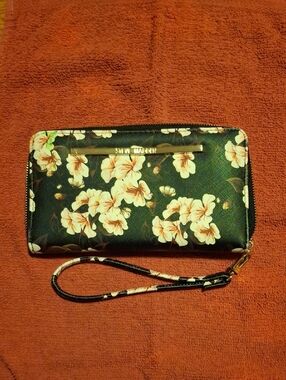 Steve Madden Wristlet Wallet - Black & Floral